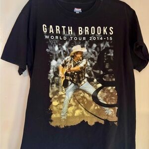 Garth Brooks Black concert  T-Shirt